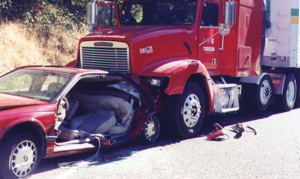 El Mejor Bufete Legal de Abogados de Accidentes de Semi Camión, Abogados Para Demandas de Accidentes de Camiones Torrance California
